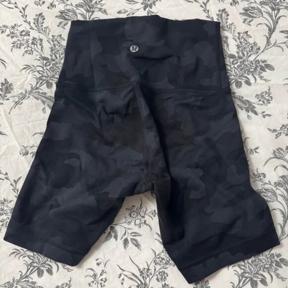 Lululemon Wunder Train Shorts 6" - Picture 2 of 3